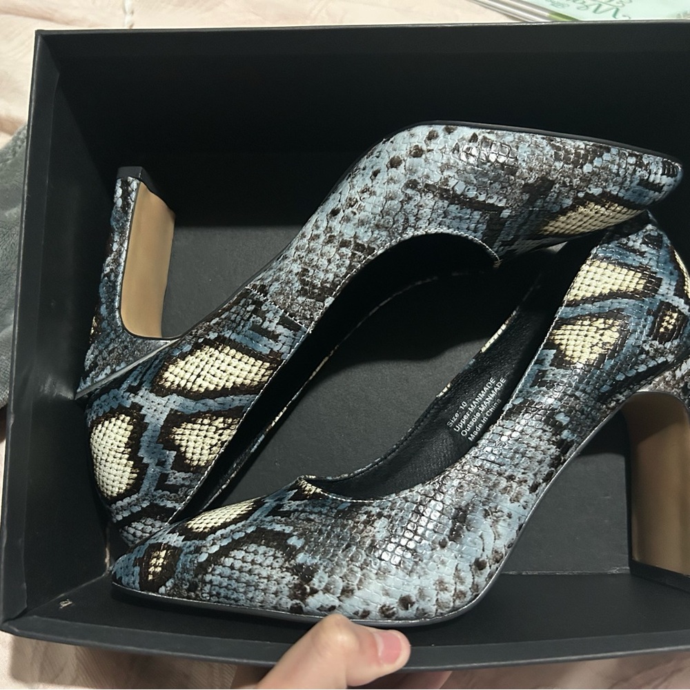 Gabrielle Union blue snake heels size 10